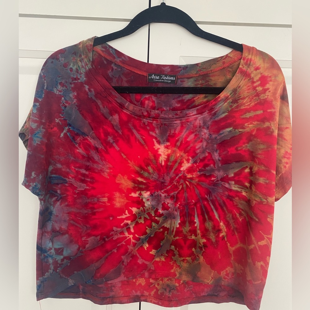 Arisa Fashions tie-dyed women’s top. Size Small